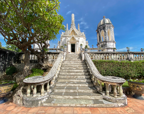 Day3 丹能沙朵水上市場&手搖船→泰式經典小吃→前往華欣→拷汪皇宮+纜車體驗→渡假村晚餐