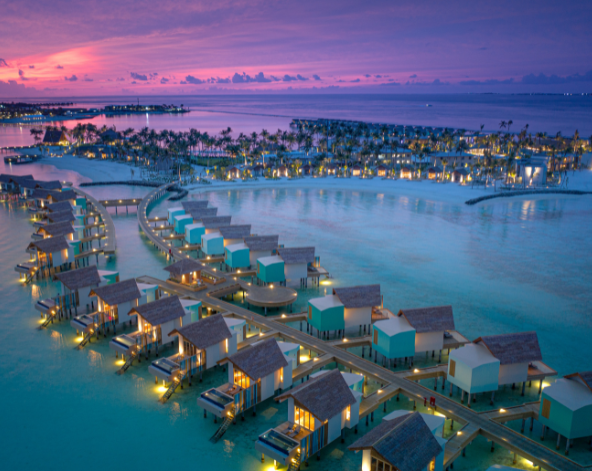 自由活動→前往機場島換乘快艇前往度假島→度假島自由活動(HB早晚餐)