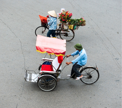 復古皮卡吉普車城市之旅→往前下龍市→五星飯店自由時間(游泳池、健身房、小孩俱樂部)→海鮮風味餐