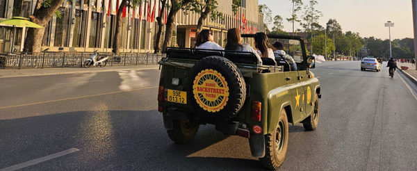 復古皮卡吉普車城市之旅→往前下龍市→五星飯店自由時間(游泳池、健身房、小孩俱樂部)→海鮮風味餐