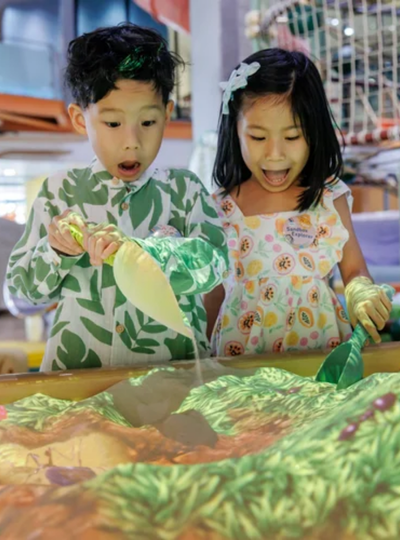 DAY3:當地人都愛的~空叻瑪榮水上市場&手搖船&小吃米粉湯→BIG C超市→中央世界購物商場(推薦彩虹熊咖啡廳、多款美食小吃、室內兒童遊戲區)