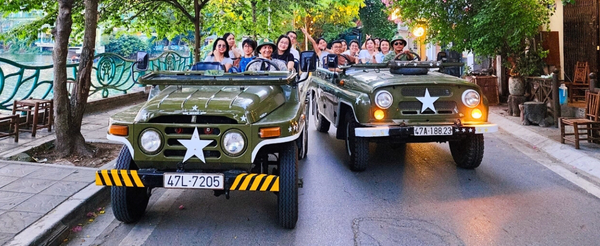 復古皮卡吉普車城市之旅→前往下龍市→五星飯店自由時間(游泳池、健身房、小孩俱樂部)→越式海鮮風味餐