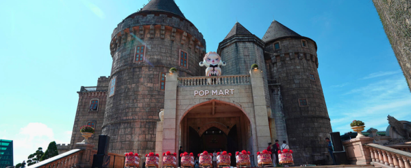 巴拿山太陽世界(小法國山城、Fantasy Park奇幻樂園、黃金佛手橋、靈應寺、纜車、園內自助午餐)→澎派海鮮火鍋→山茶夜市