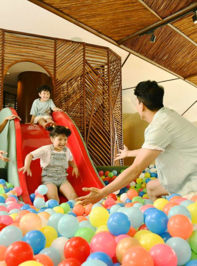 整日享受五星新世界酒店(夏日親子升等、滑水道、兒童俱樂部、海濱白沙灘、泳池日光浴、貓頭鷹海灘俱樂部)→ 酒店內晚餐