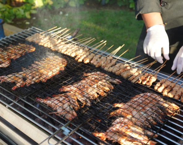 享用泳池漂浮早餐→Villa內自由活動→庫塔市區逛街(不想逛街也可以直接散步到沙灘玩~)→百萬網紅伴手禮小店→Villa BBQ派對之夜+賓果競賽 (各種獎品等爸媽幫小朋友贏回來喔)