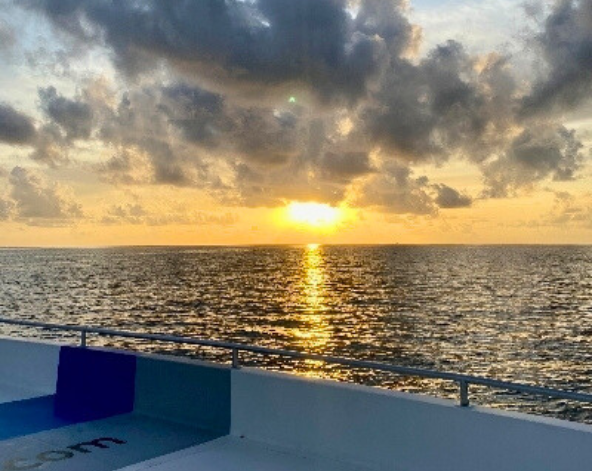 自由活動→前往機場島換乘快艇前往渡假村→入住瀉湖水上屋→渡假村自由活動(HB早晚餐)