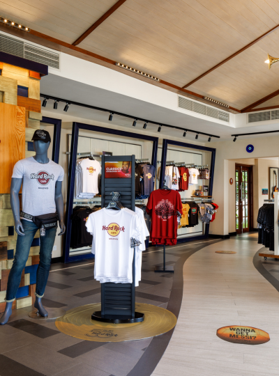 早餐後退房→自由活動→搭乘快艇前往機場島→飛往轉機地