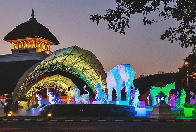 台北→清邁→米娜五色飯糰餐廳(設有兒童遊戲區)→飯店Check in→清邁夜間動物園+遊園車+園內表演秀→世界前十大黑森林餐廳