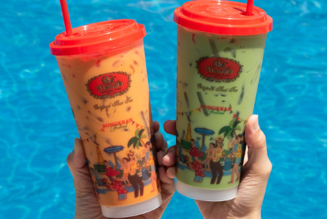 DAY1：台北→曼谷→最泰味：手標泰式奶茶→泰文小教學：薩瓦底咖→Chocolate Ville巧克力村(童話小鎮、遊船表演、煙火秀、湖畔餐廳晚餐)