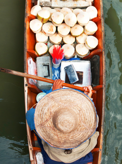 DAY3：當地人都愛的~空叻瑪榮水上市場&手搖船&小吃米粉湯→BIG C超市→中央世界購物商場(推薦彩虹熊咖啡廳、多款美食小吃、室內兒童遊戲區)