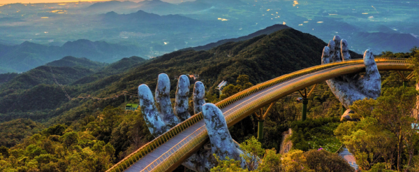 巴拿山太陽世界(小法國山城、空中花園、纜車體驗、園內自助午餐)→澎派海鮮火鍋→山茶夜市