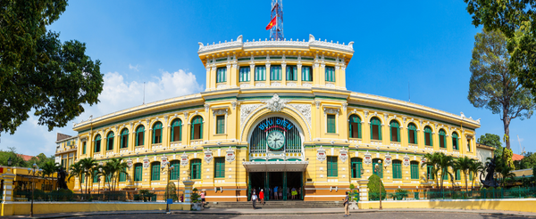 台北→胡志明→越式經典黃煎餅→粉紅教堂→貢咖啡(含一杯飲品)→西貢必訪(西貢郵政局、書街、阮惠街、咖啡公寓、檳城市場)→西貢河夜景遊船晚餐