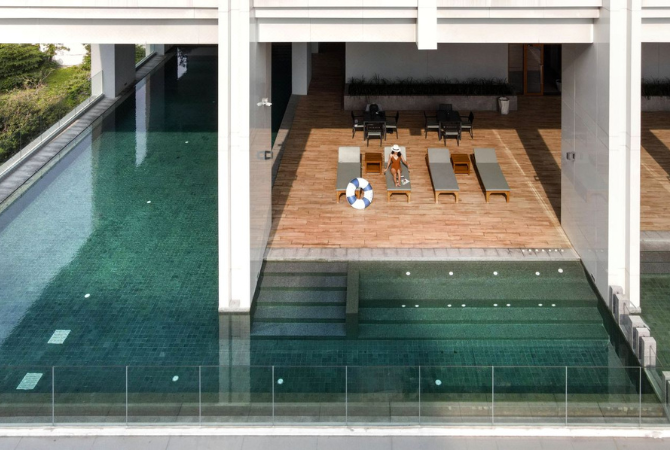 Day1 台北→曼谷→最泰味：手標泰式奶茶＋泰文小教學→泰式米其林小吃→Chocolate Ville 巧克力村 (童話小鎮、遊船表演、湖畔餐廳晚餐)