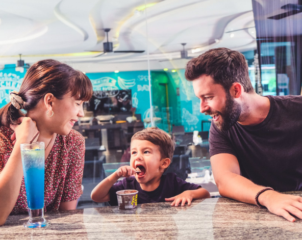 飯店睡到自然醒&享用早餐→機場(純機場接送，導遊送機)→台北